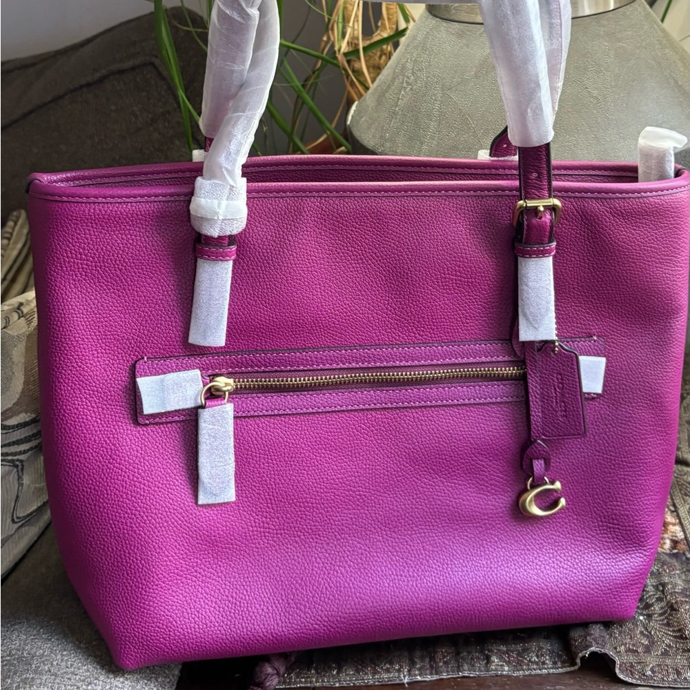 Authentic COACH 1941 pebbled leather zip top Tote